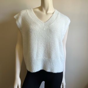 Jessica Simpson V Neck Sleeveless Sweater